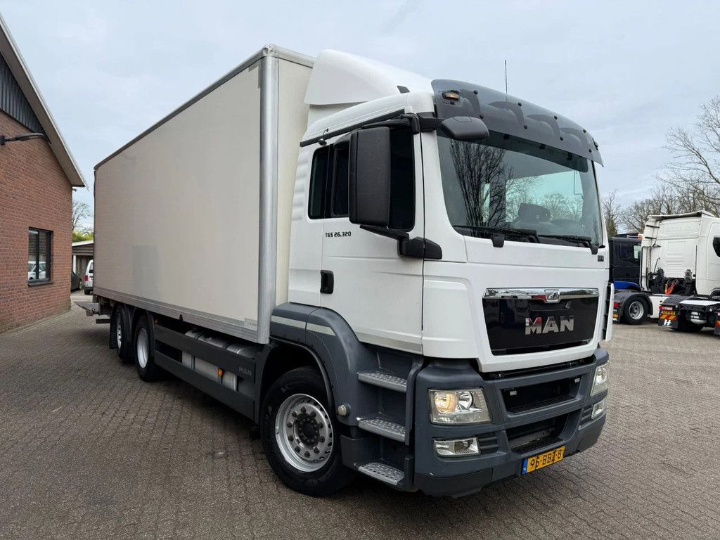 MAN TGS 26.320 EEV Koffer Stuuras AHK 3.000KG LBW 366.840 KM! NL Truck