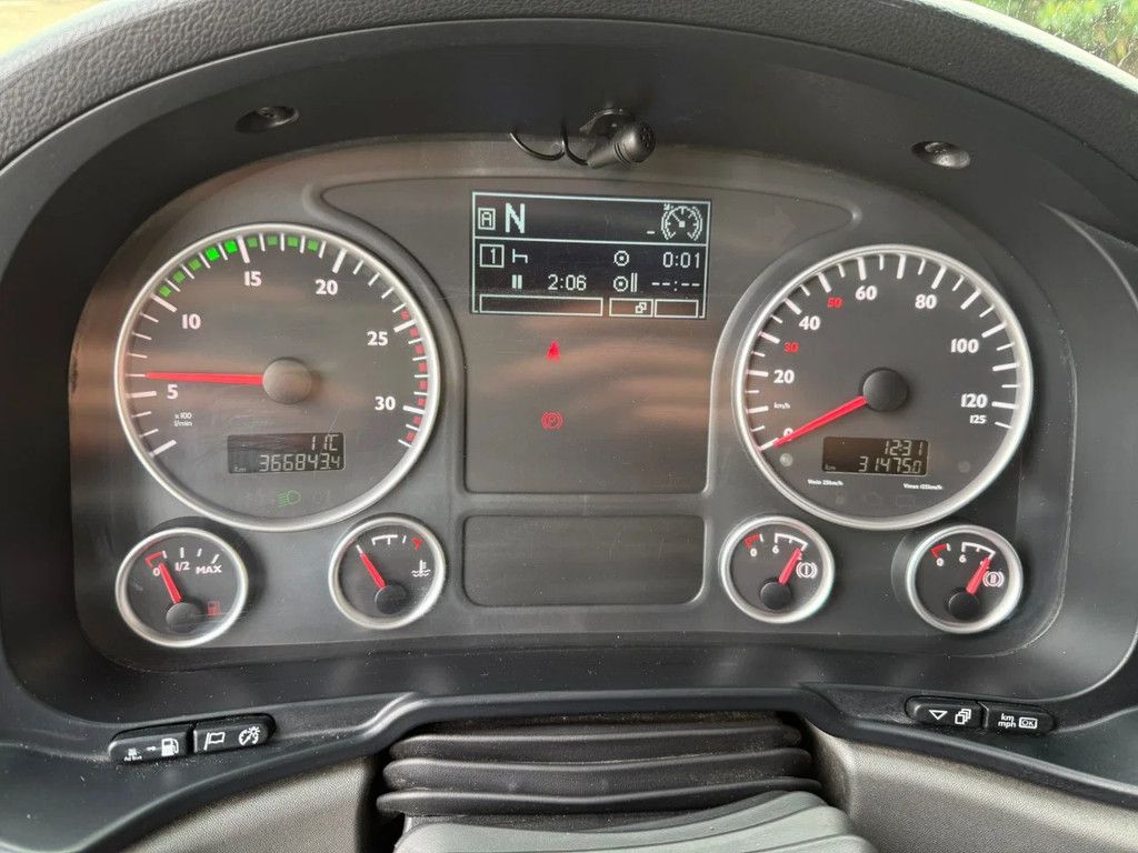 MAN TGS 26.320 EEV Koffer Stuuras AHK 3.000KG LBW 366.840 KM! NL Truck