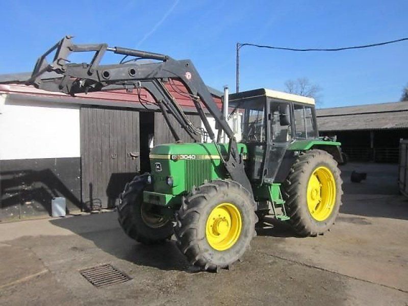 John Deere 3040