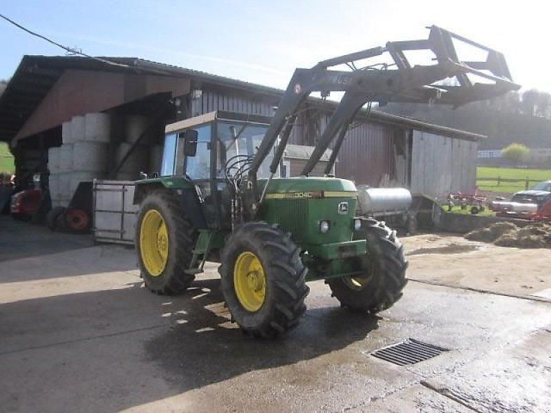 John Deere 3040
