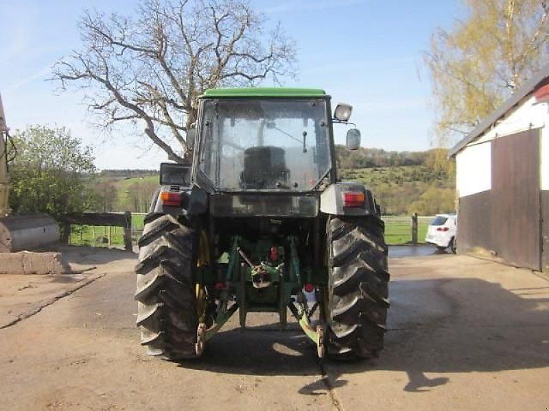 John Deere 2850