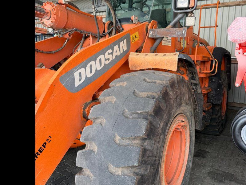 Doosan DL 300 Long Boom