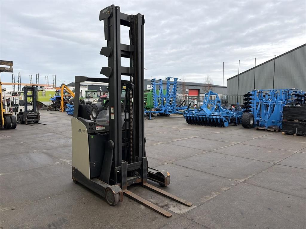 Crown Heftruck ESR 5240-14 Reachtruck