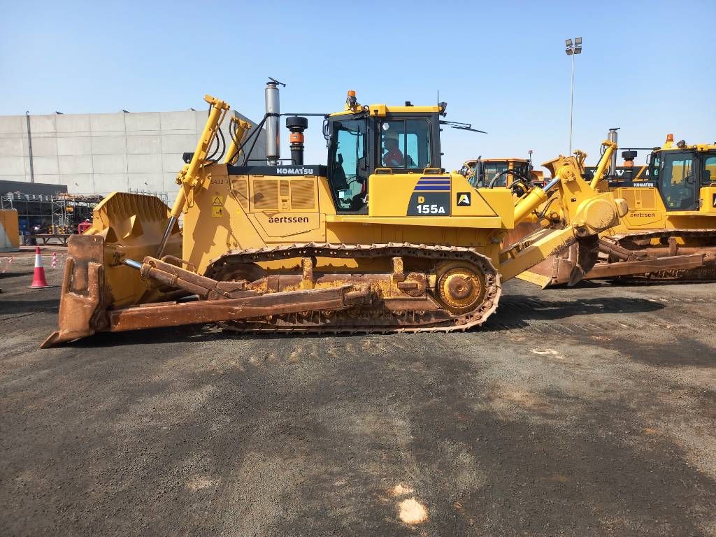 Komatsu D155A-6R (4 pcs available for sale in Abu Dhabi)