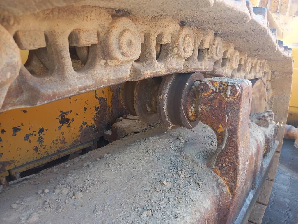 Komatsu D155A-6R (4 pcs available for sale in Abu Dhabi)