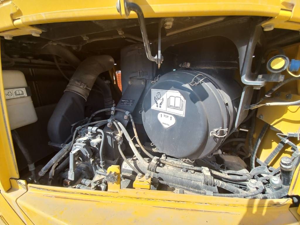 Komatsu D155A-6R (4 pcs available for sale in Abu Dhabi)