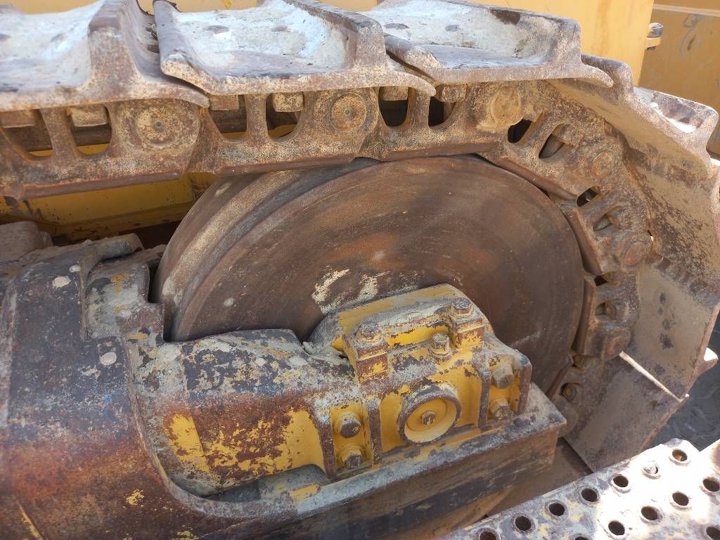 Komatsu D155A-6R (4 pcs available for sale in Abu Dhabi)