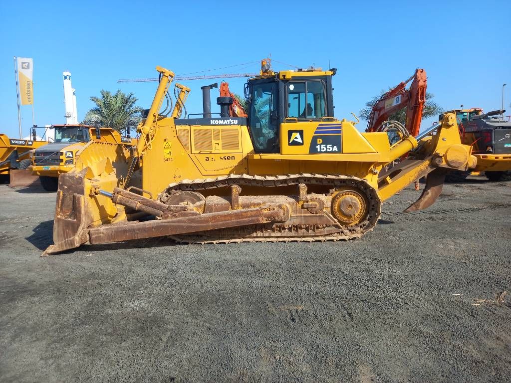 Komatsu D155A-6R (4 pcs available for sale in Abu Dhabi)