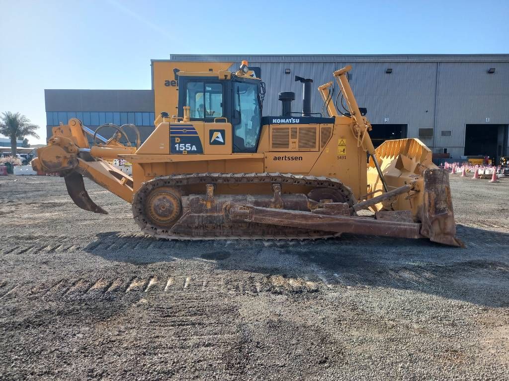 Komatsu D155A-6R (4 pcs available for sale in Abu Dhabi)