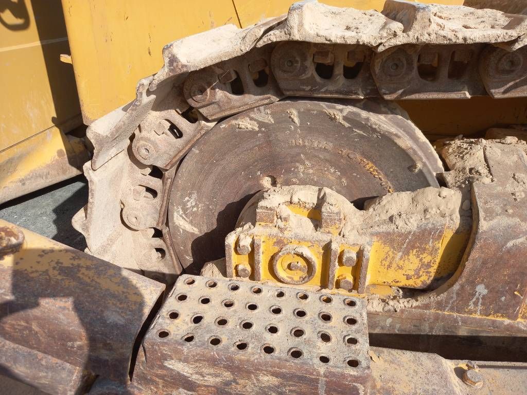 Komatsu D155A-6R (4 pcs available for sale in Abu Dhabi)