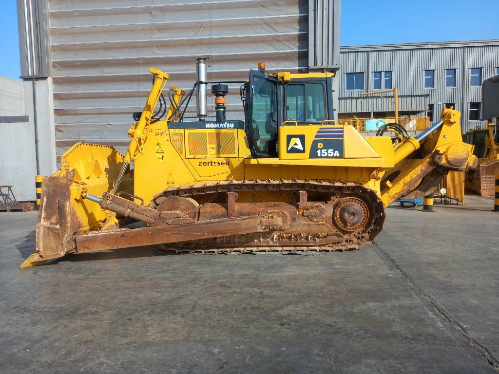 Komatsu D155A-6R (4 pcs available for sale in Abu Dhabi)