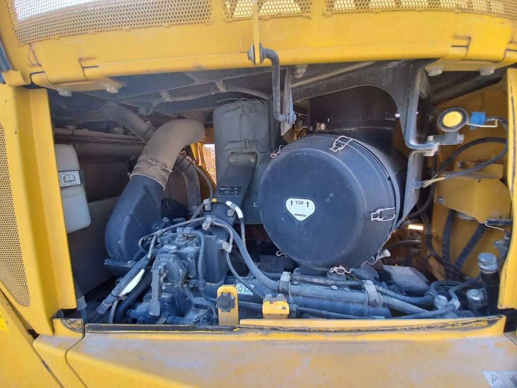 Komatsu D155A-6R (4 pcs available for sale in Abu Dhabi)