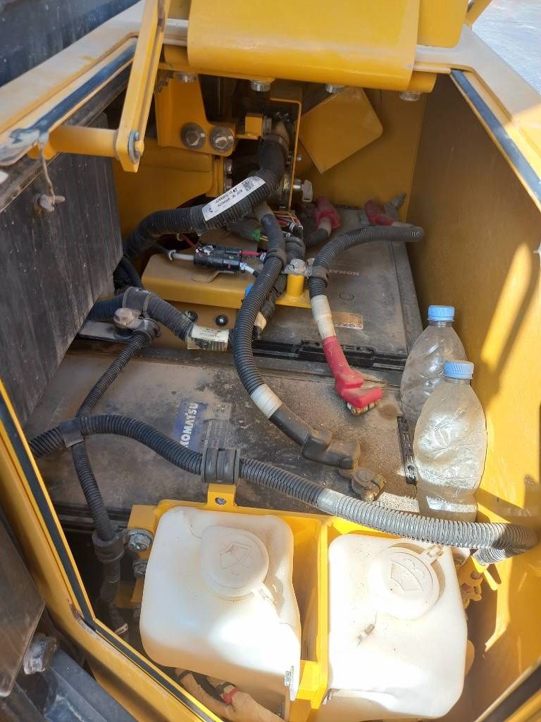 Komatsu D155A-6R (4 pcs available for sale in Abu Dhabi)
