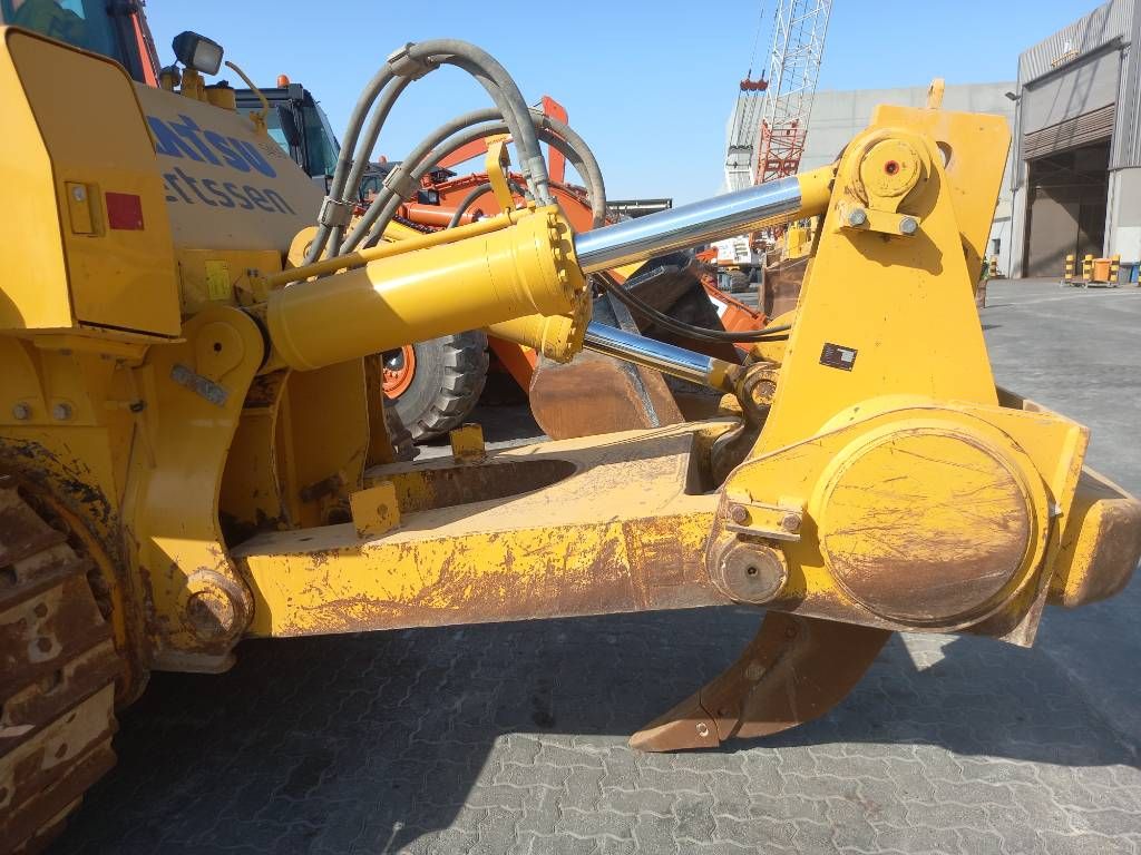 Komatsu D155A-6R (4 pcs available for sale in Abu Dhabi)
