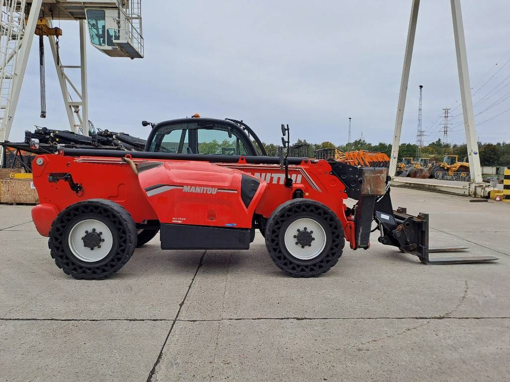 Manitou MT1840 - HD Forks