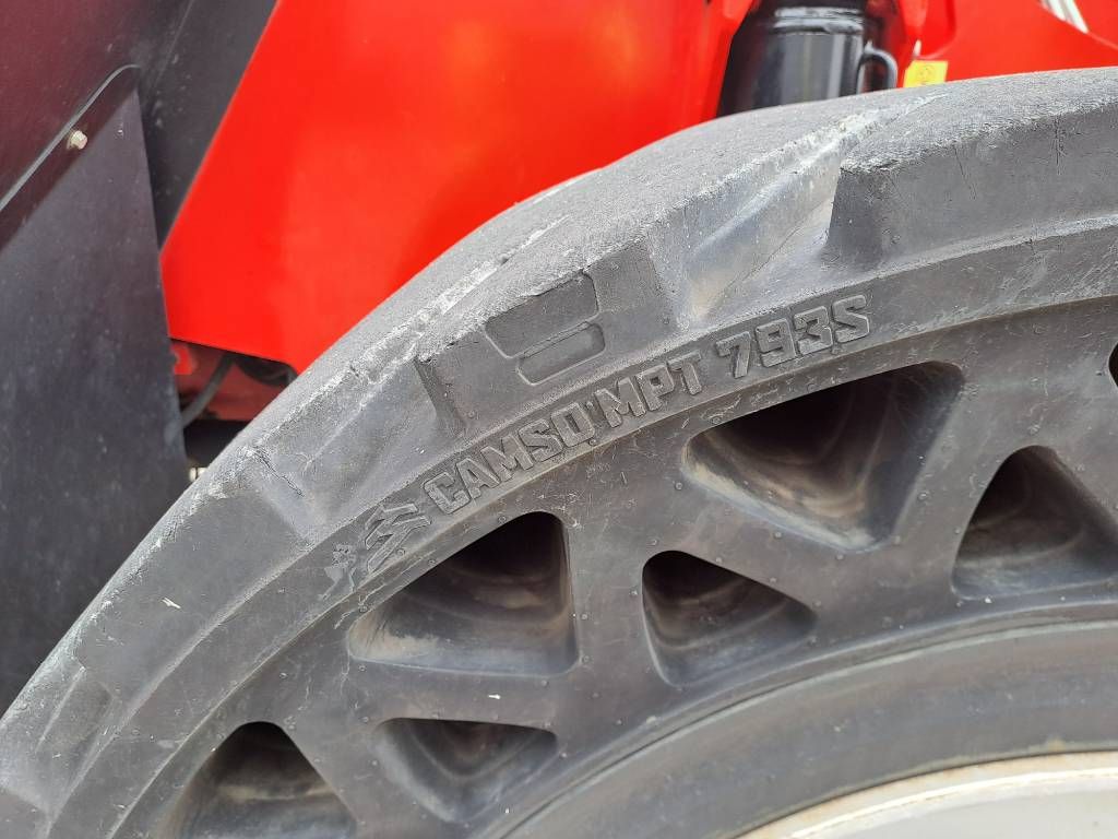 Manitou MT1840 - HD Forks