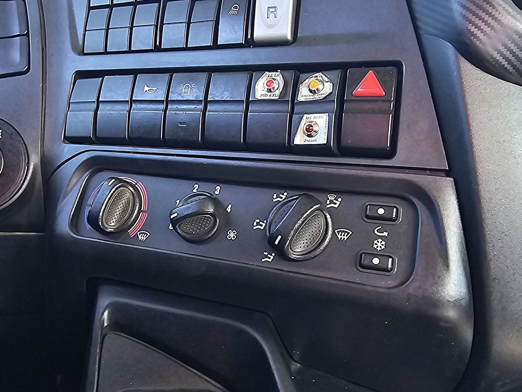 IVECO AD320S42 STRALIS pan coupe