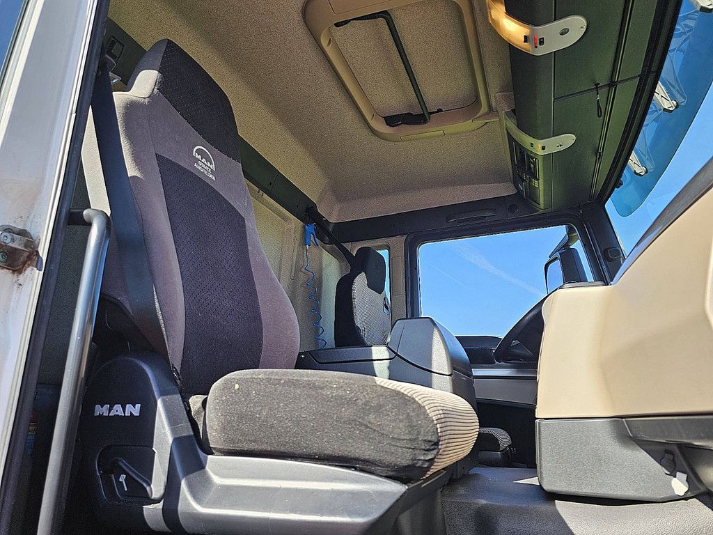 M.A.N. 26.460 TGS 6x2*4