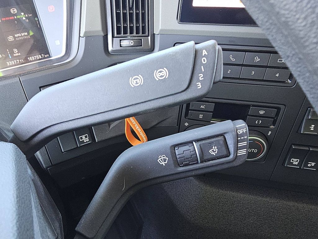 VOLVO FM 380 180dkm skirts