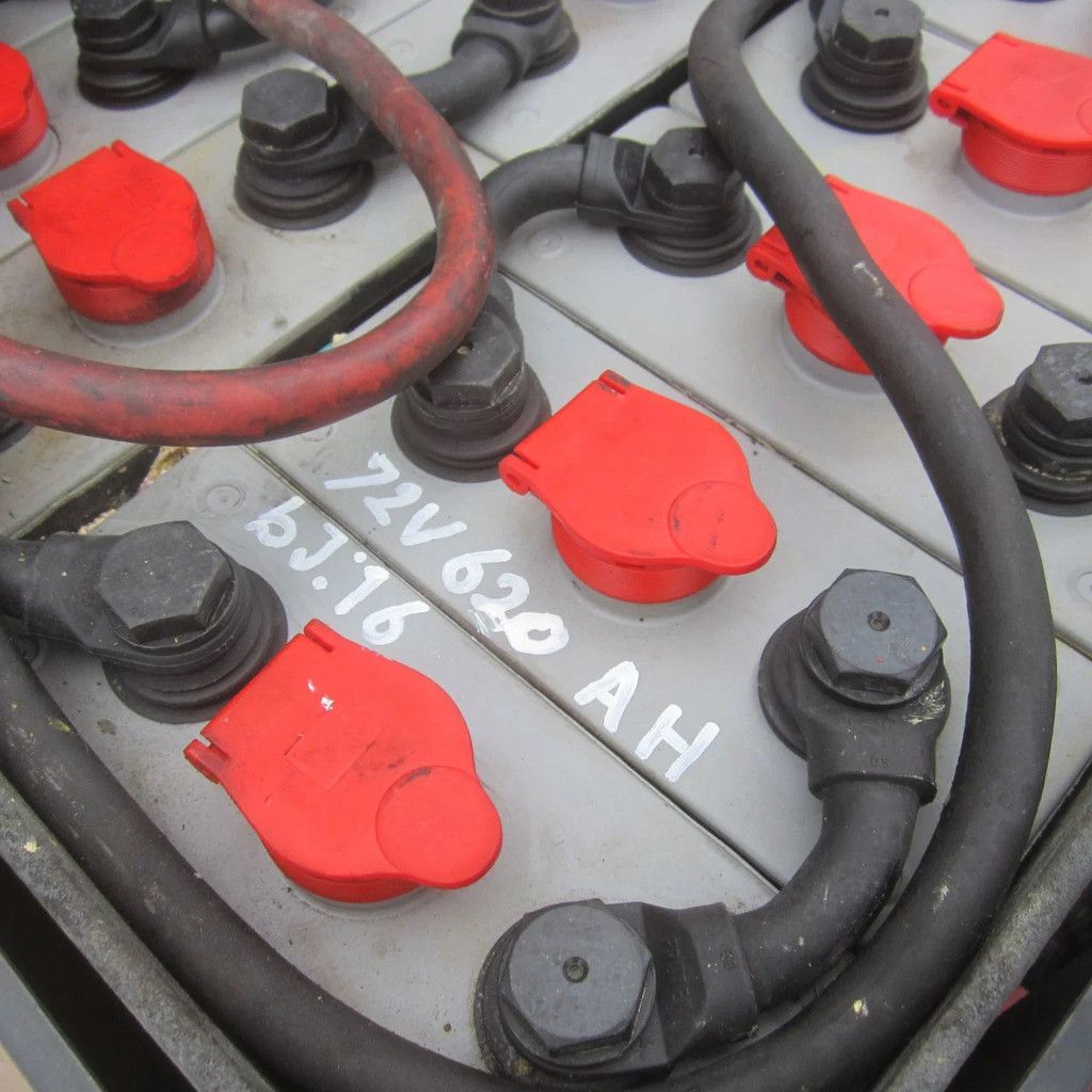 Nichiyu Heftruck FPC25PN, elek., triplex, side shift, hydro vorkverstelling.