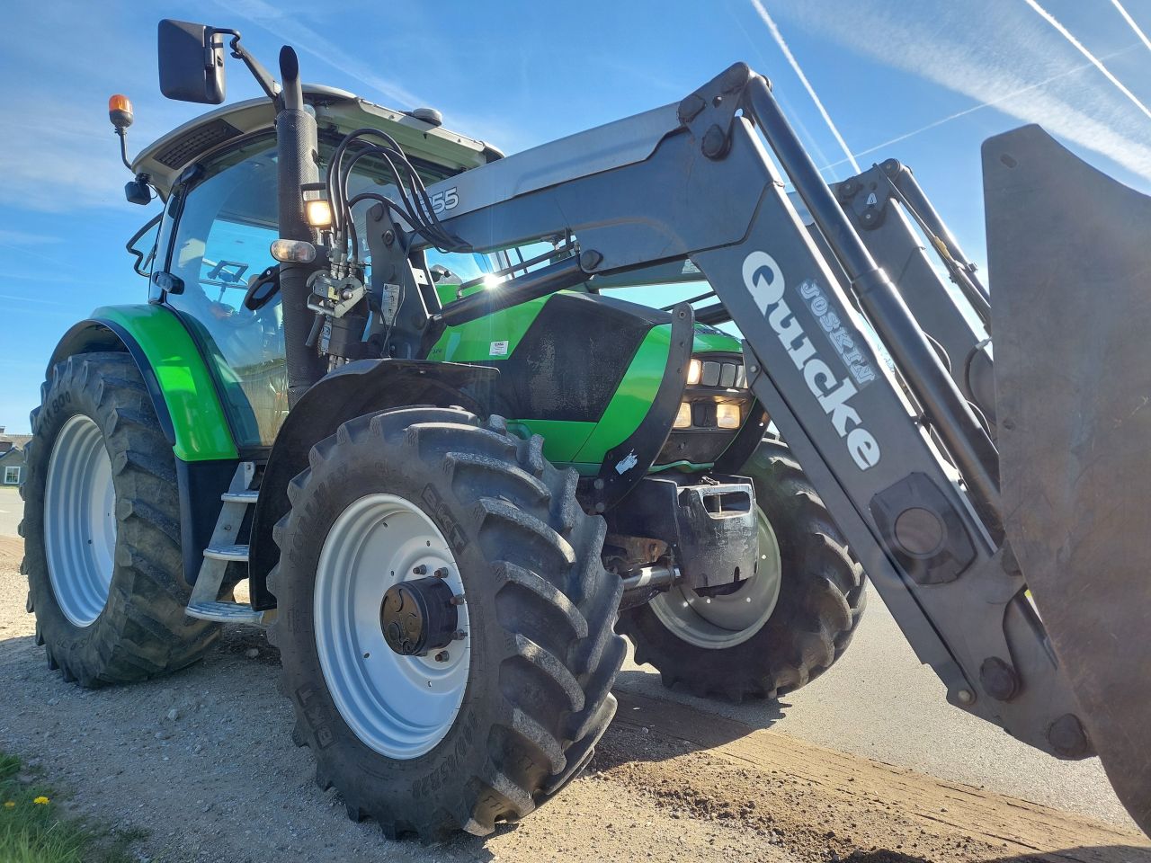 Deutz Agrotron K420 met voorladen en GPS