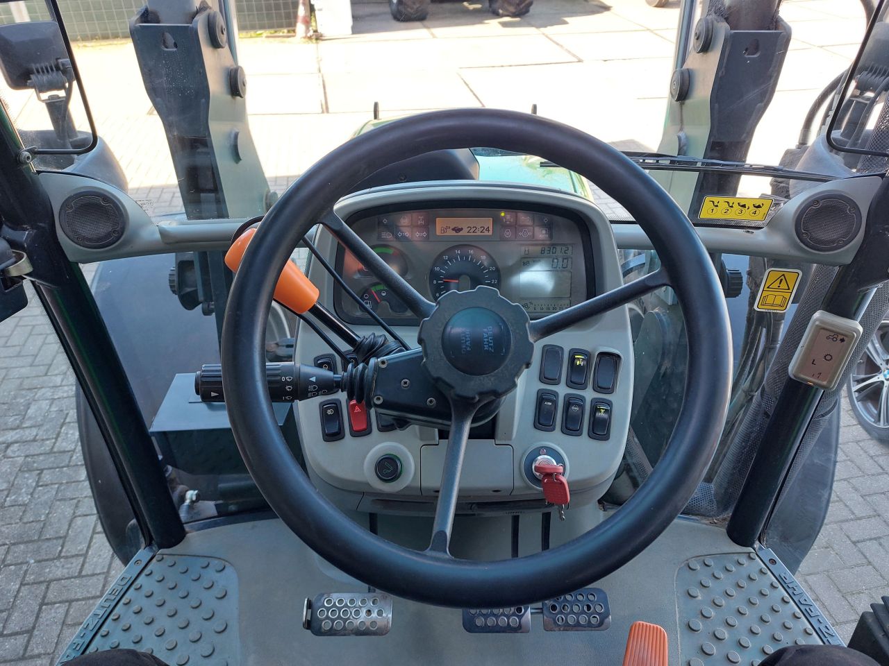 Deutz Agrotron K420 met voorladen en GPS