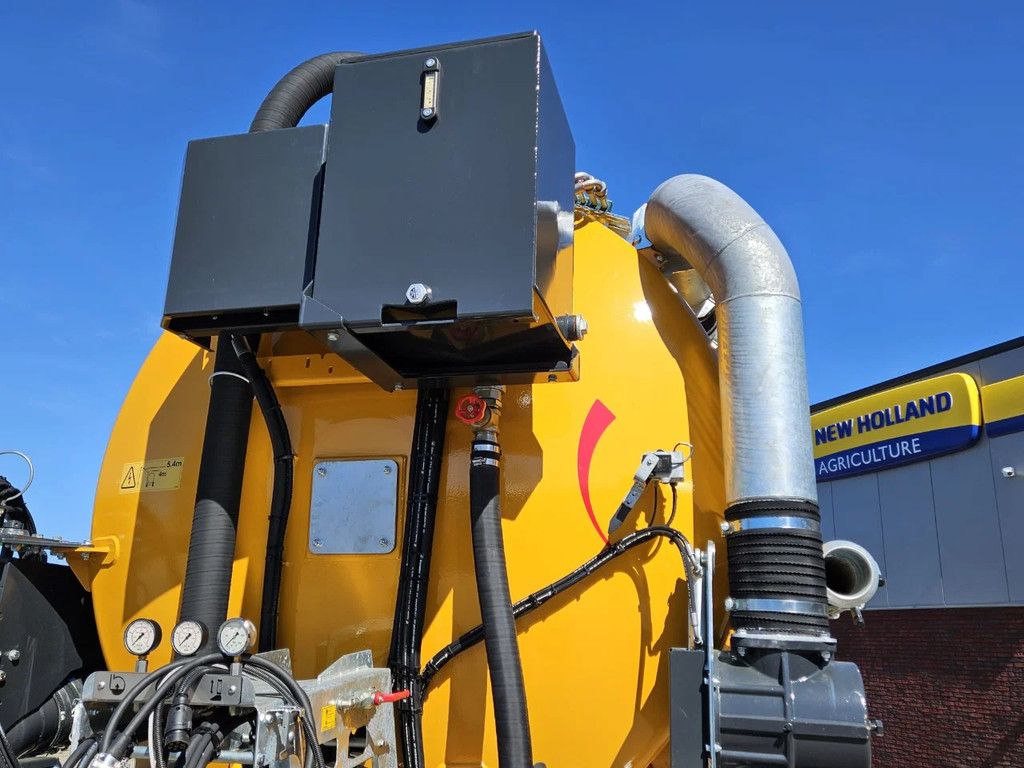 Veenhuis Premium Quad Shift 15.800 met Fullject 9m bemester