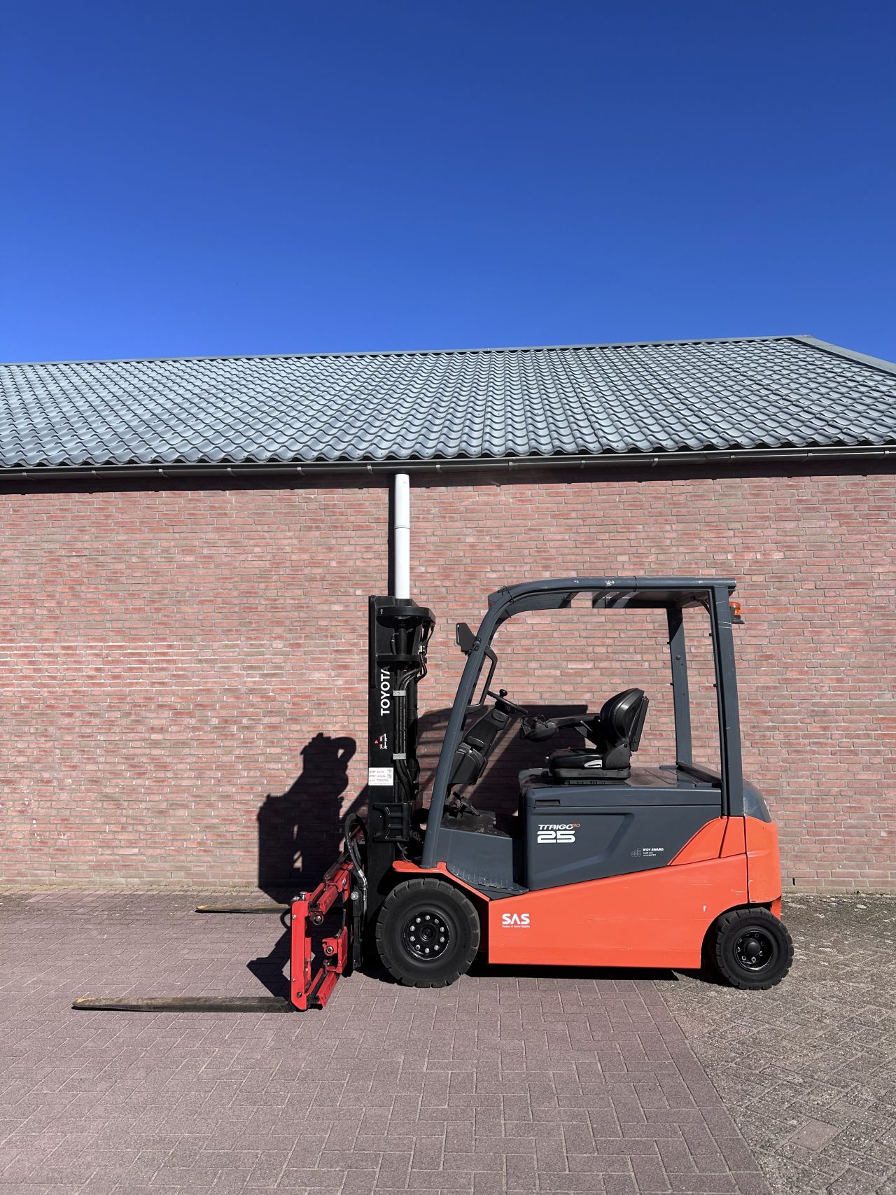 Toytota 8FBMT25 Nieuwstaat! 600 uur! triplo elektrische heftruck