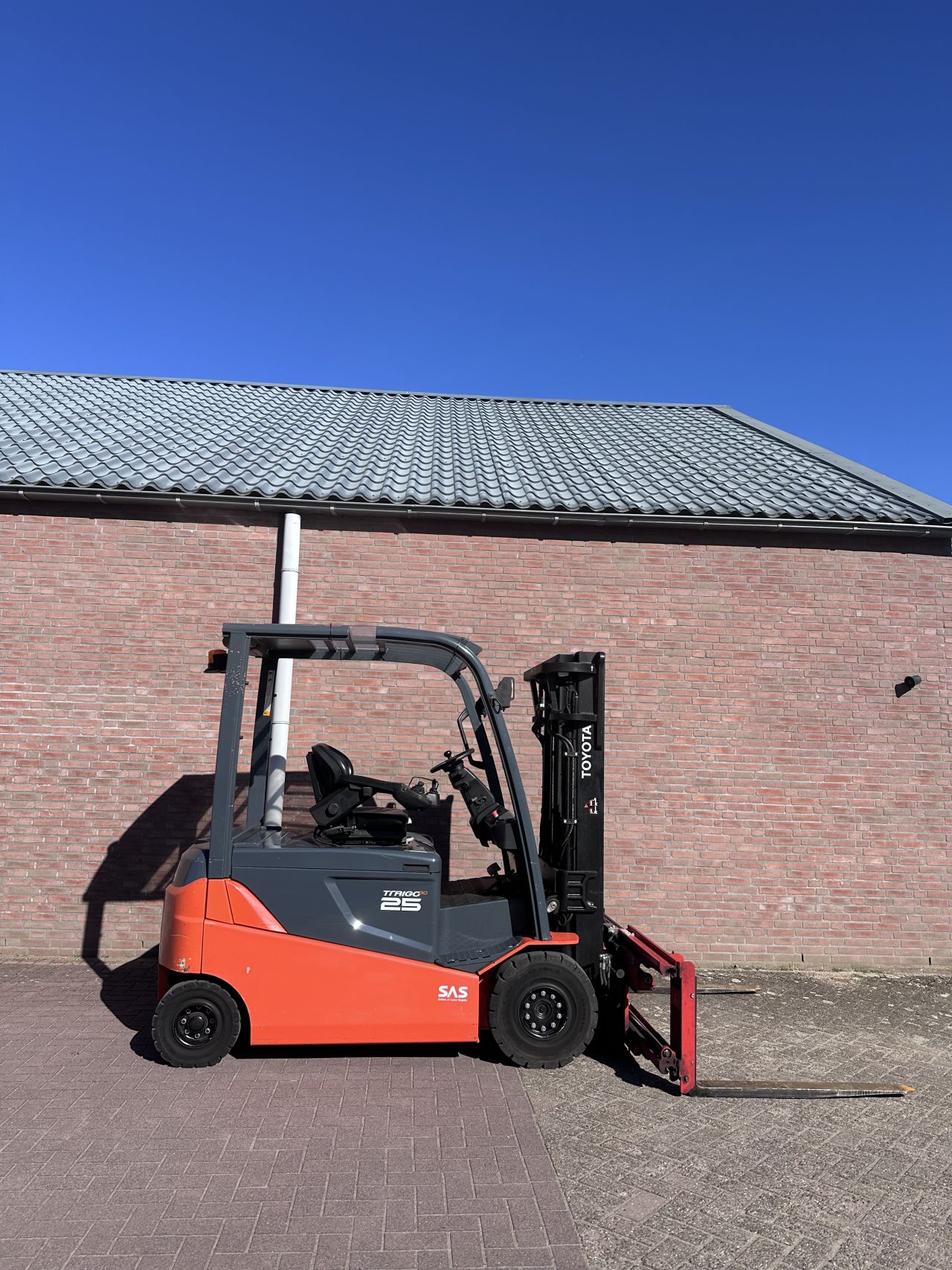 Toytota 8FBMT25 Nieuwstaat! 600 uur! triplo elektrische heftruck