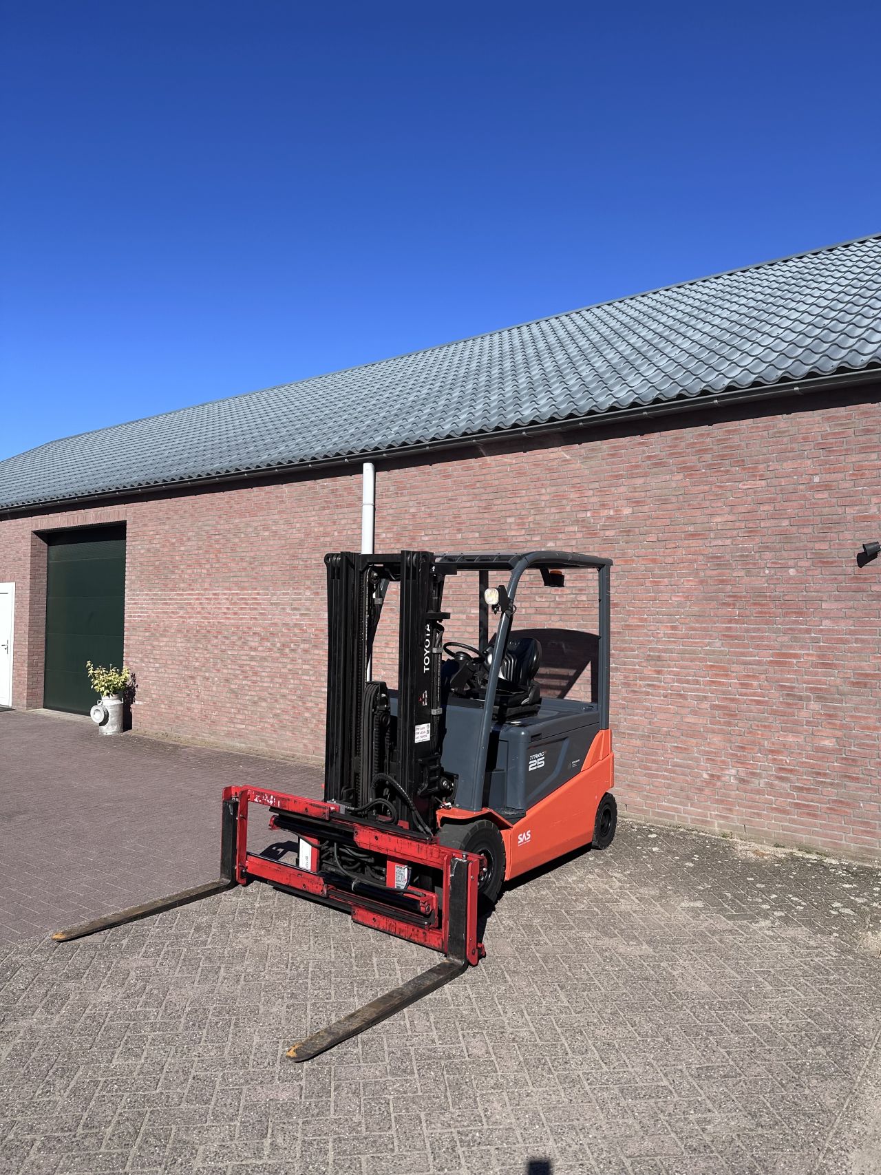 Toytota 8FBMT25 Nieuwstaat! 600 uur! triplo elektrische heftruck