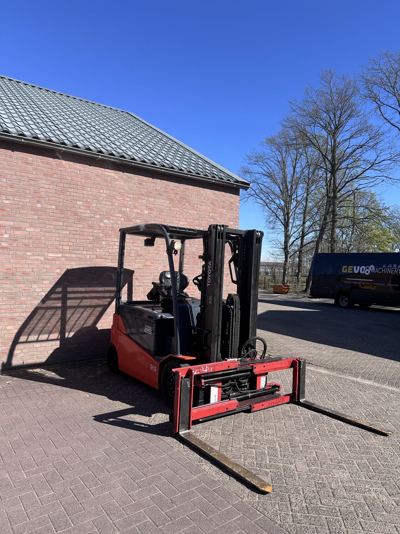 Toytota 8FBMT25 Nieuwstaat! 600 uur! triplo elektrische heftruck