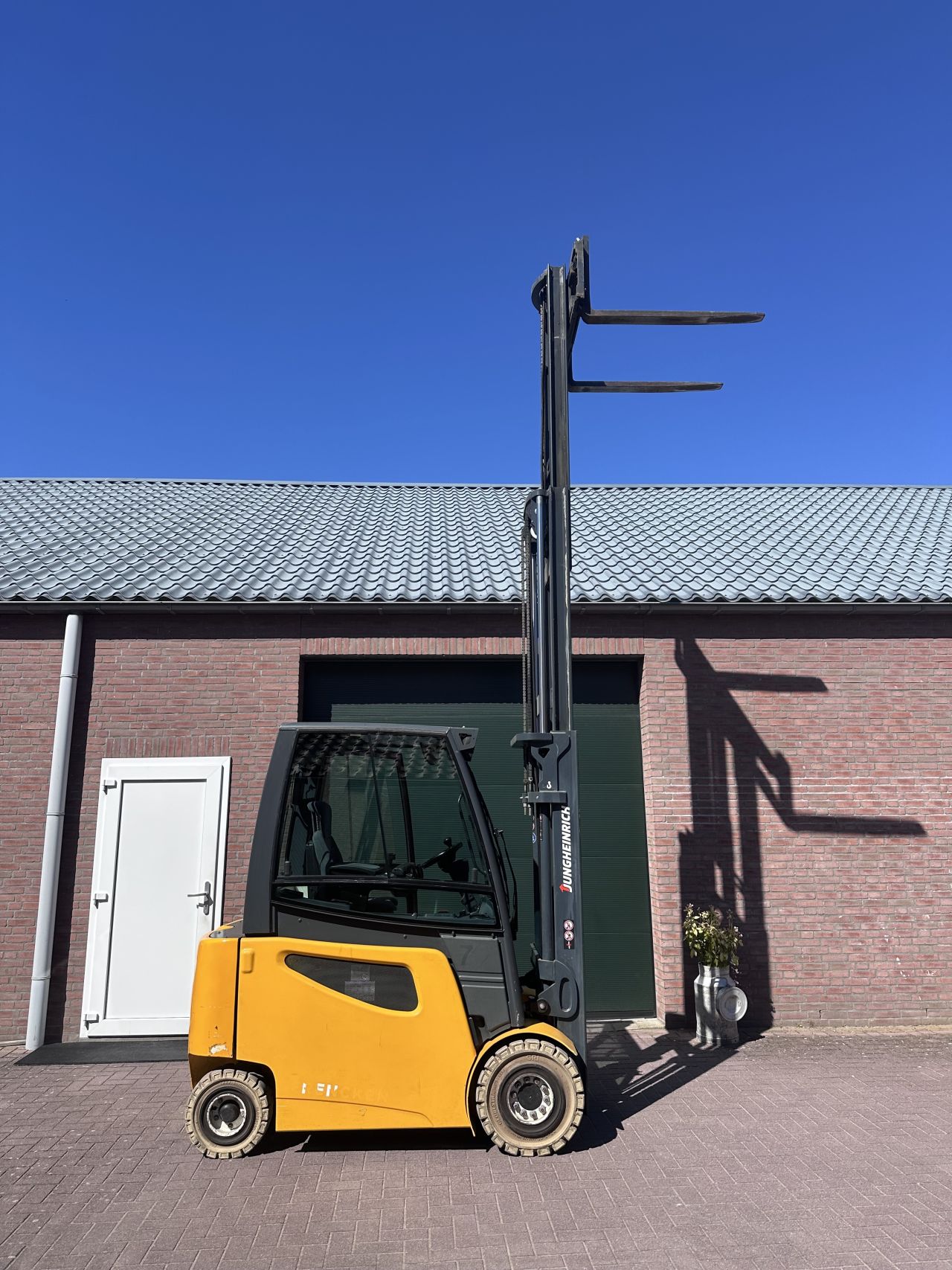 Jungheinrich EFG425 2500kg triplo elektrische heftruck
