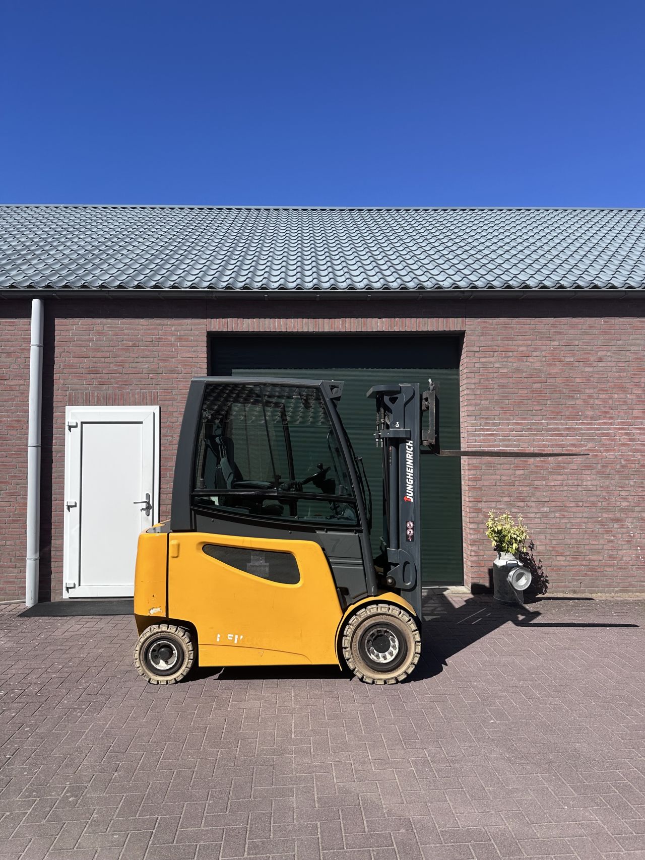 Jungheinrich EFG425 2500kg triplo elektrische heftruck