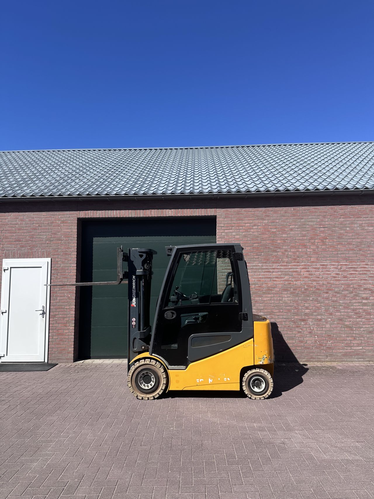 Jungheinrich EFG425 2500kg triplo elektrische heftruck