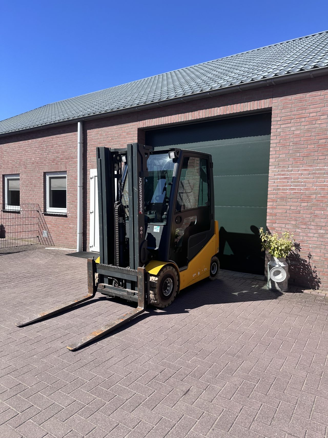 Jungheinrich EFG425 2500kg triplo elektrische heftruck