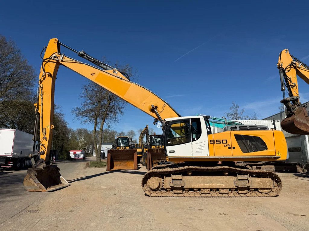 Liebherr R946 Long Reach