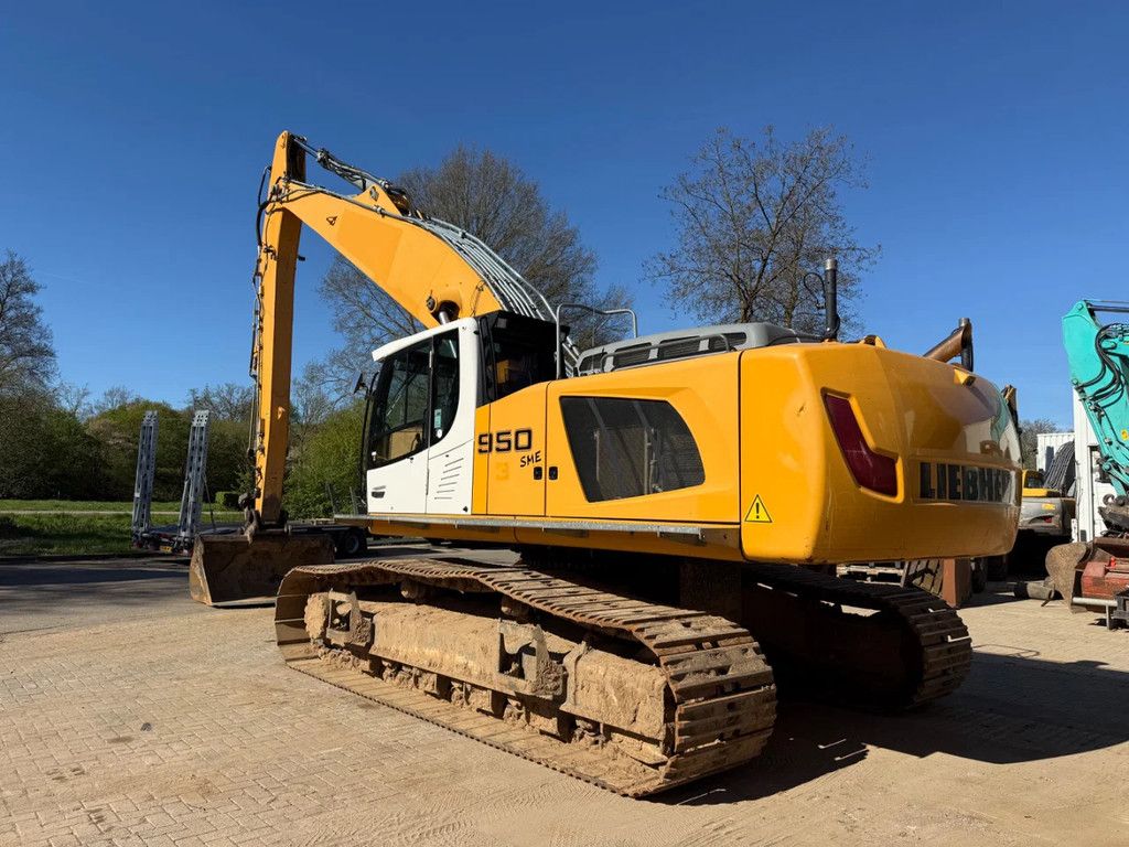 Liebherr R946 Long Reach