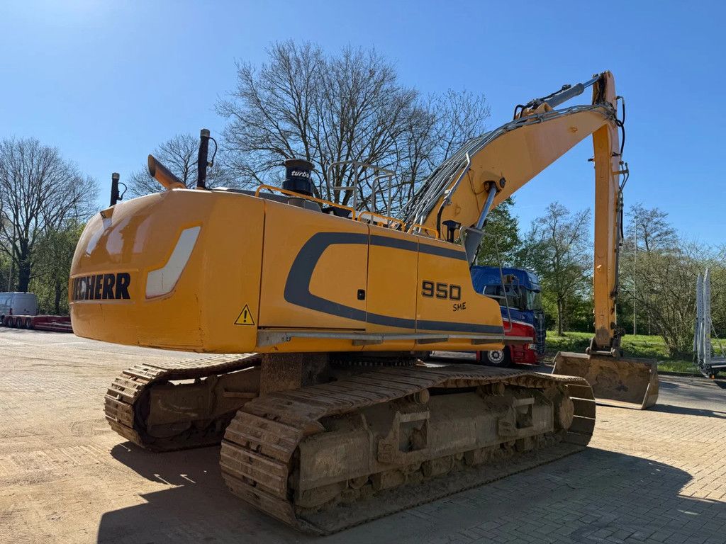 Liebherr R946 Long Reach