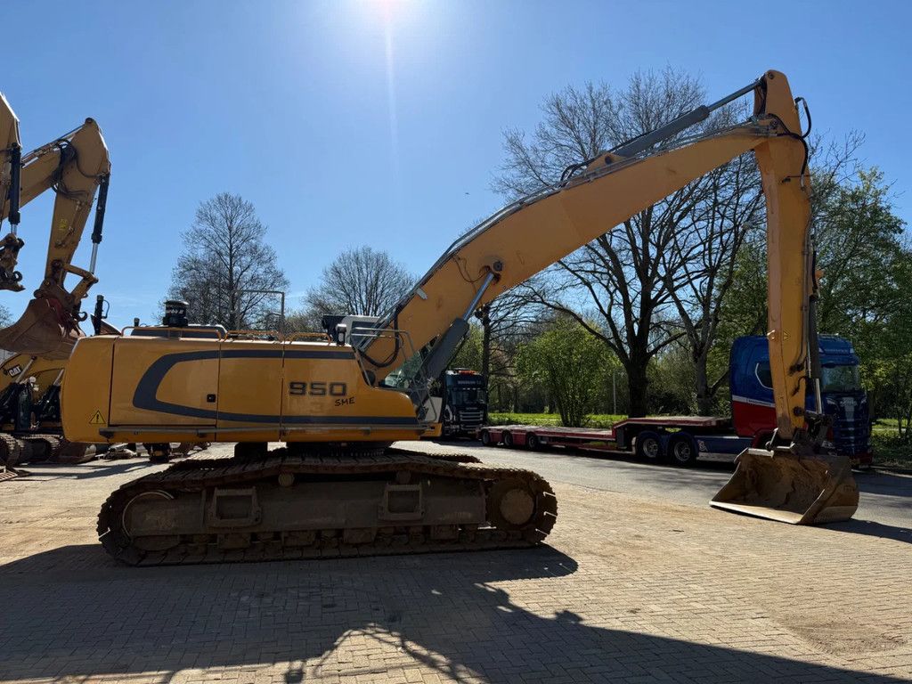 Liebherr R946 Long Reach