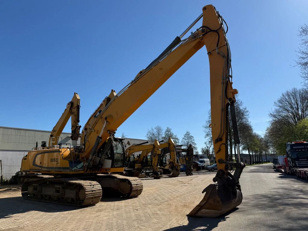 Liebherr R946 Long Reach
