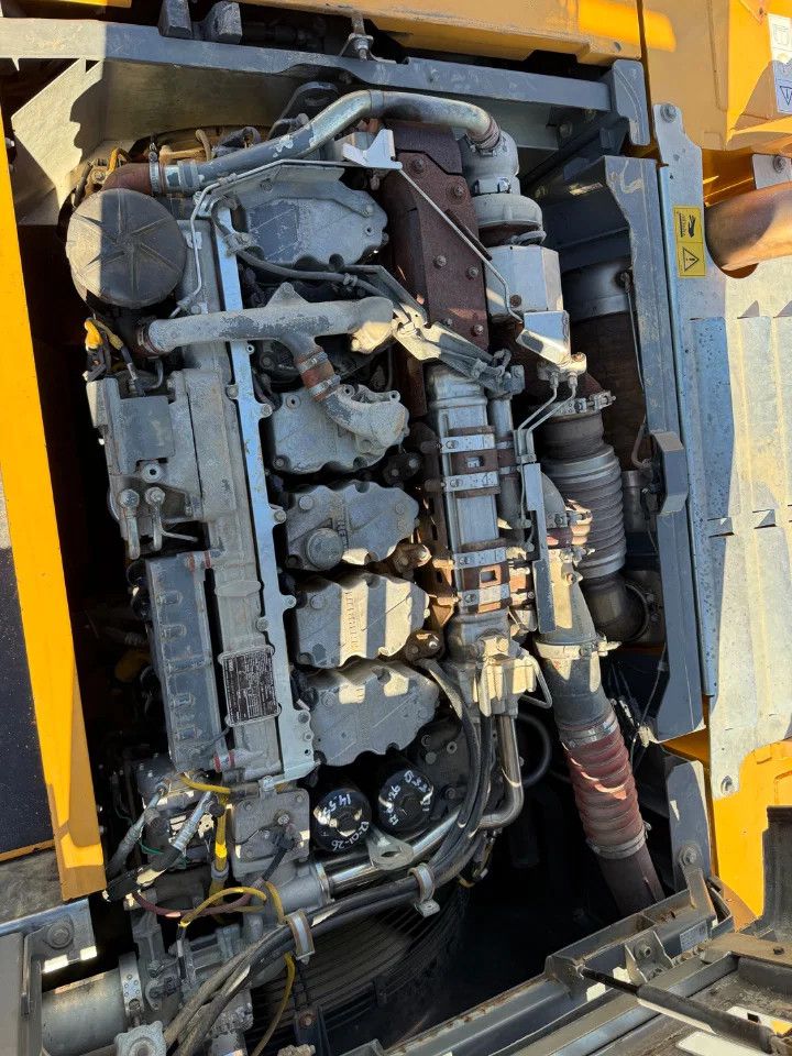 Liebherr R946 Long Reach