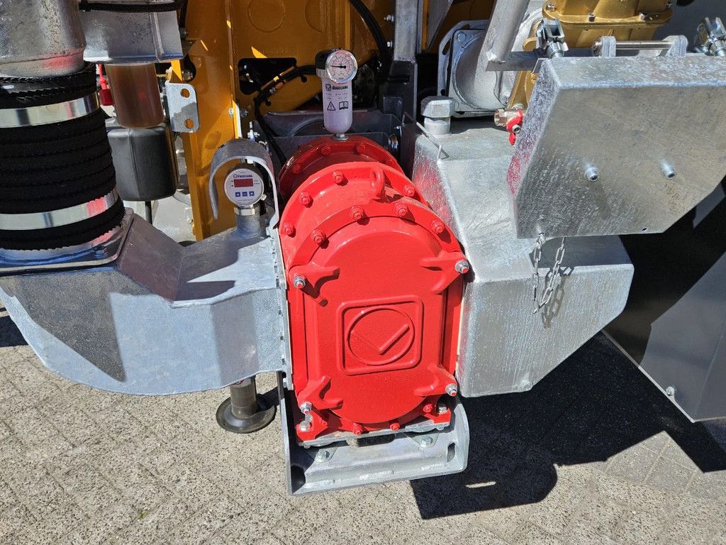 Veenhuis Premium Quad Shift 15.800 met Fullject 9m bemester