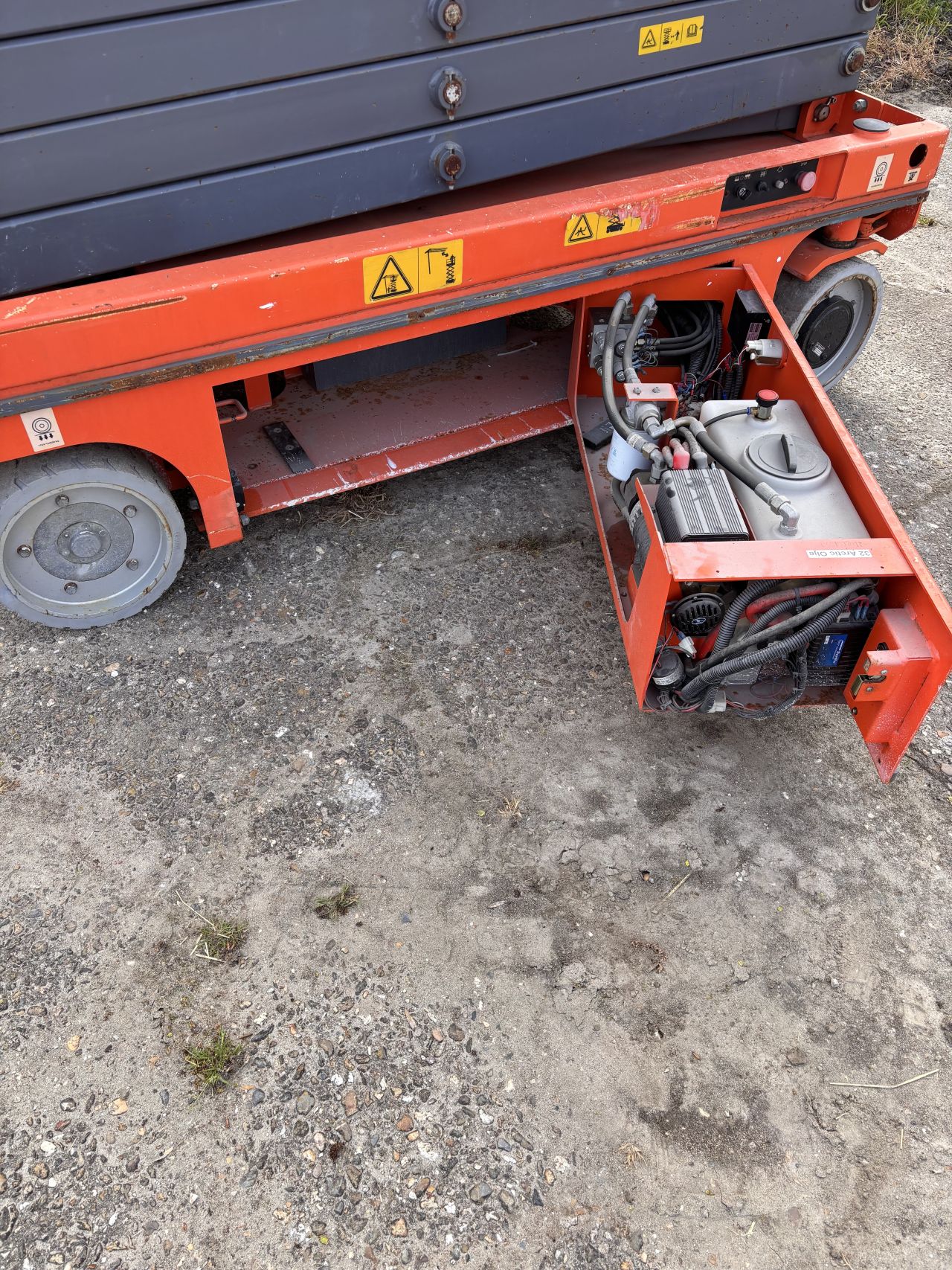 Elektrische schaarhoogwerker - werkhoogte 14,0m - 2016 - 116 uur