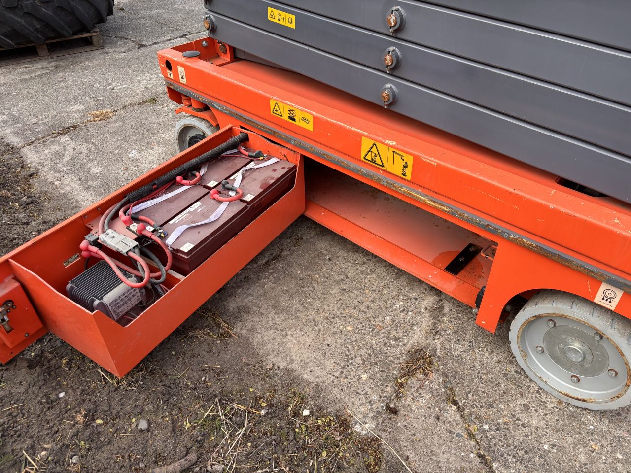 Elektrische schaarhoogwerker - werkhoogte 14,0m - 2016 - 116 uur