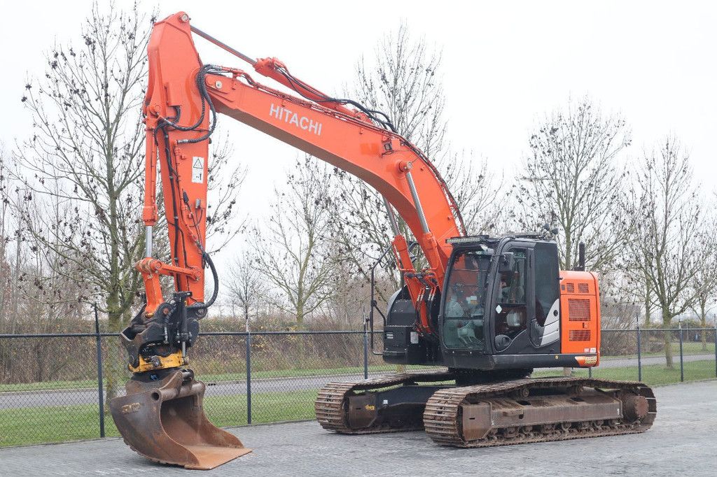 Hitachi ZX225 US LC-6 | ROTOTILT | BUCKET | GOOD CONDITION