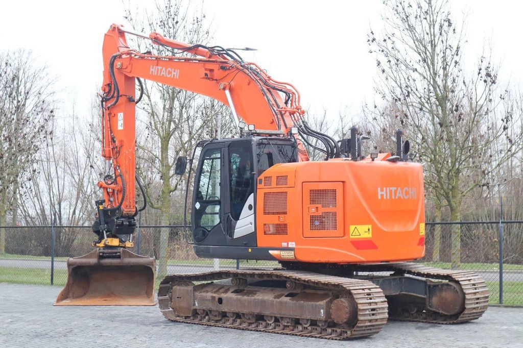 Hitachi ZX225 US LC-6 | ROTOTILT | BUCKET | GOOD CONDITION