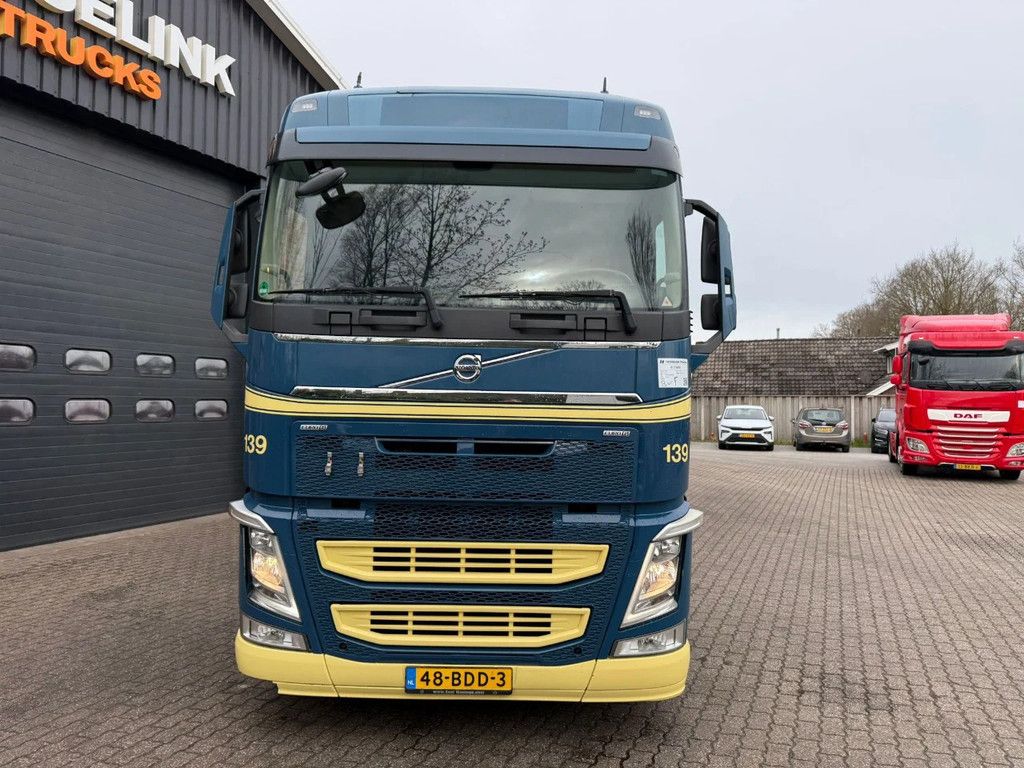 Volvo FH 460 4X2 Globetrotter XL 2x tank NL Truck VEB+ NL Truck APK/TUV 11-10-2026