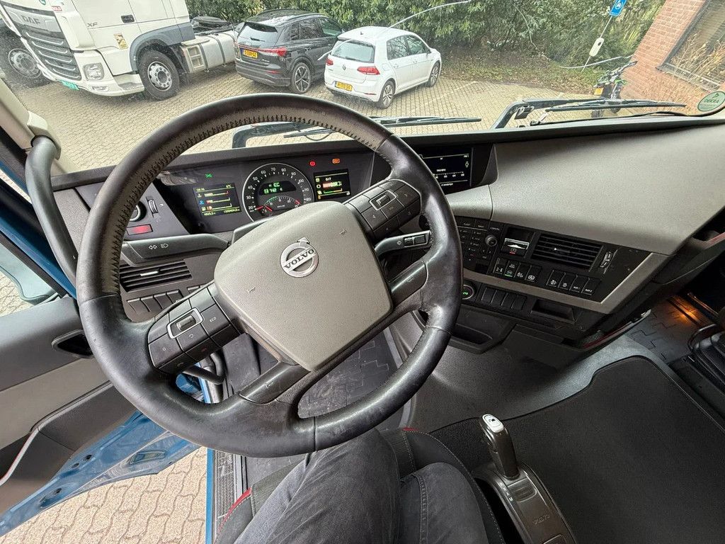 Volvo FH 460 4X2 Globetrotter XL 2x tank NL Truck VEB+ NL Truck APK/TUV 11-10-2026