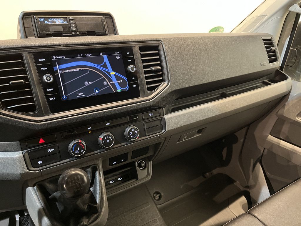 Volkswagen Crafter 35 2.0 TDI L4 DC Dubbel Cabine RWD 140 PK Open Laadbak / Euro 6 / Trekhaak 3.000 KG / Airco / Camera / CarPlay / Navigatie