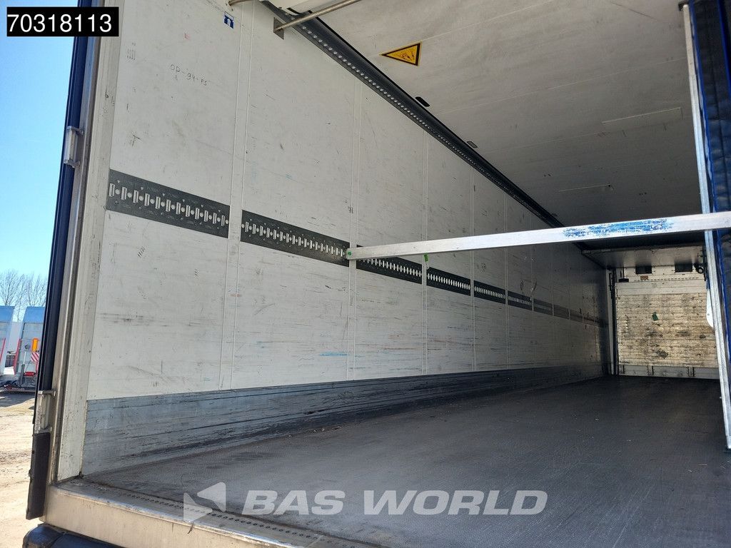 Schmitz SCB*S3B Bi-temp Lift Axle 250x270cm